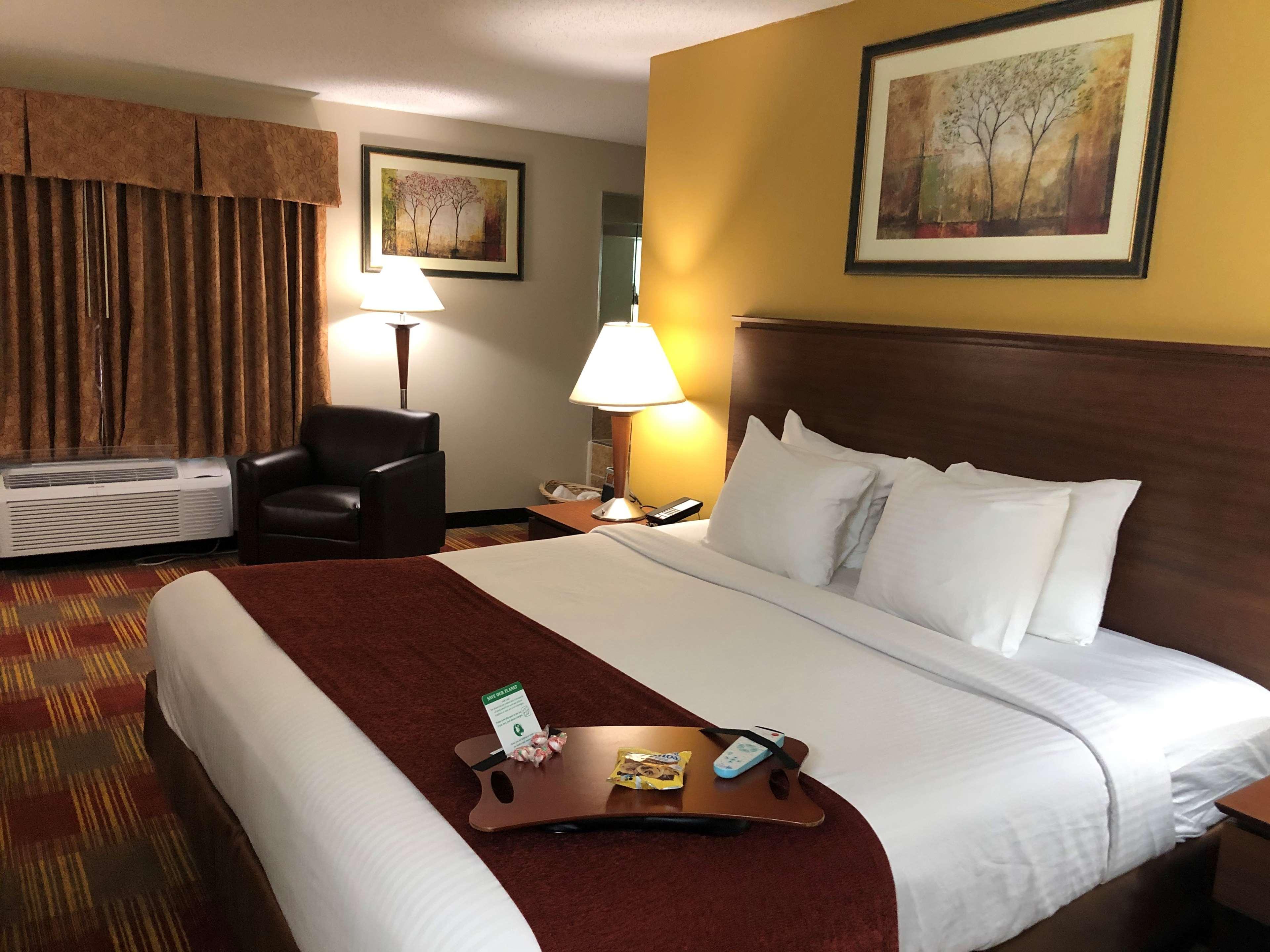 Best Western Lakewood Inn Hebron Extérieur photo