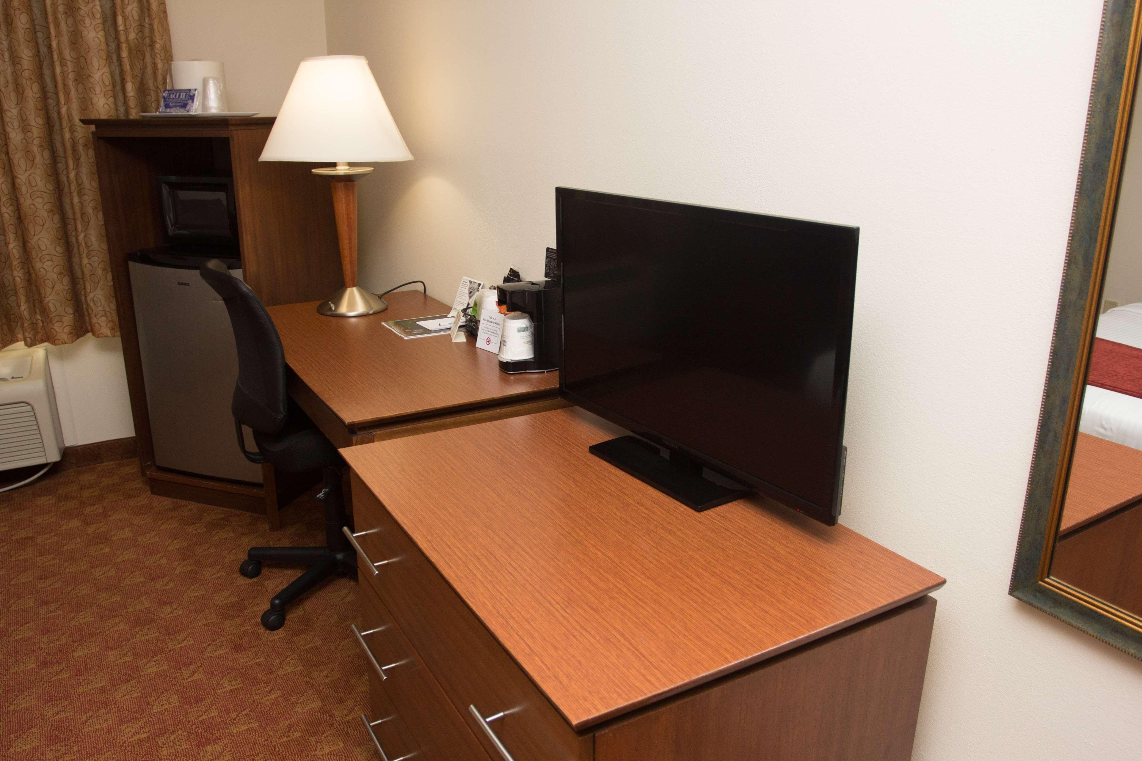 Best Western Lakewood Inn Hebron Extérieur photo
