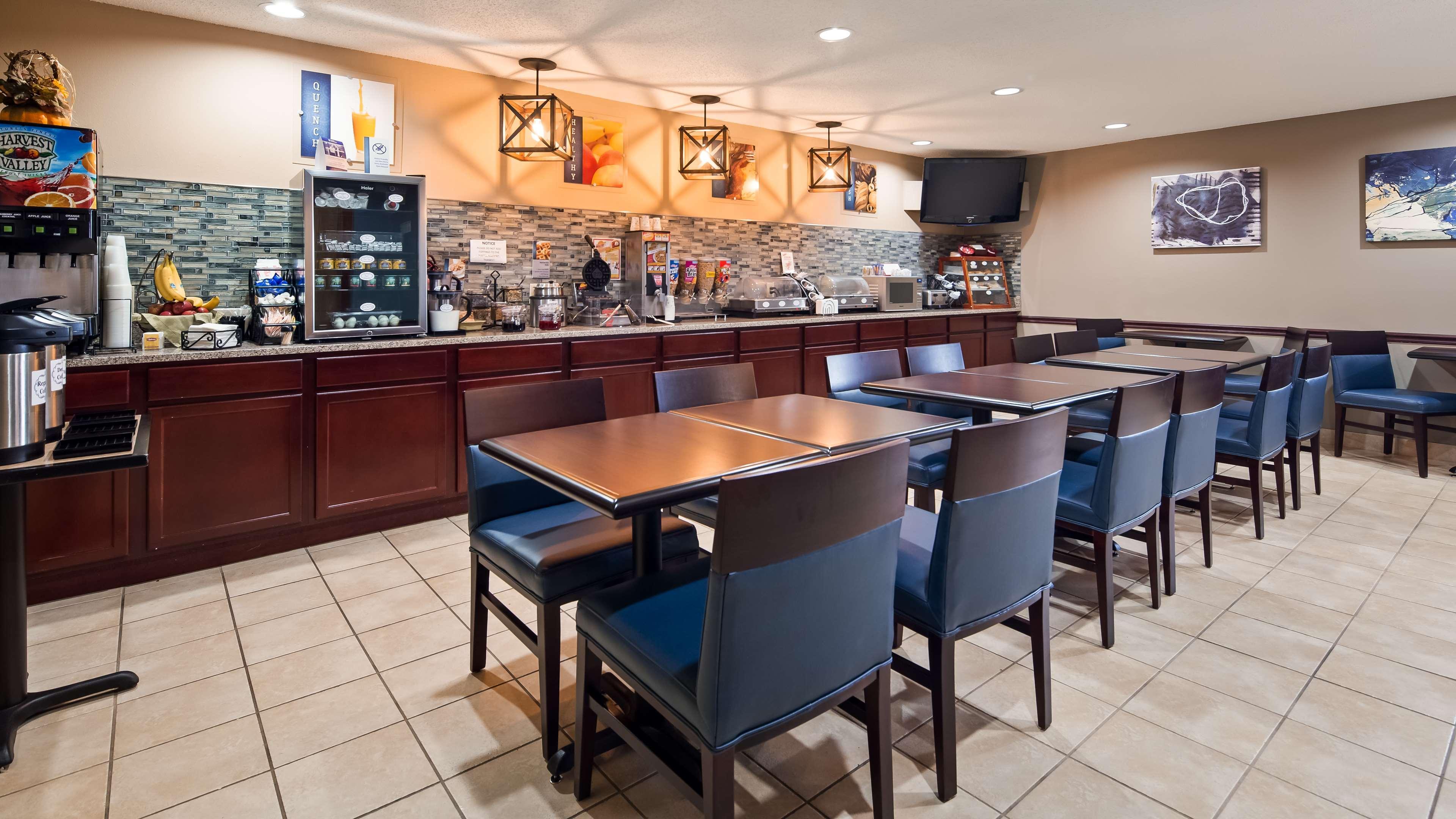 Best Western Lakewood Inn Hebron Extérieur photo