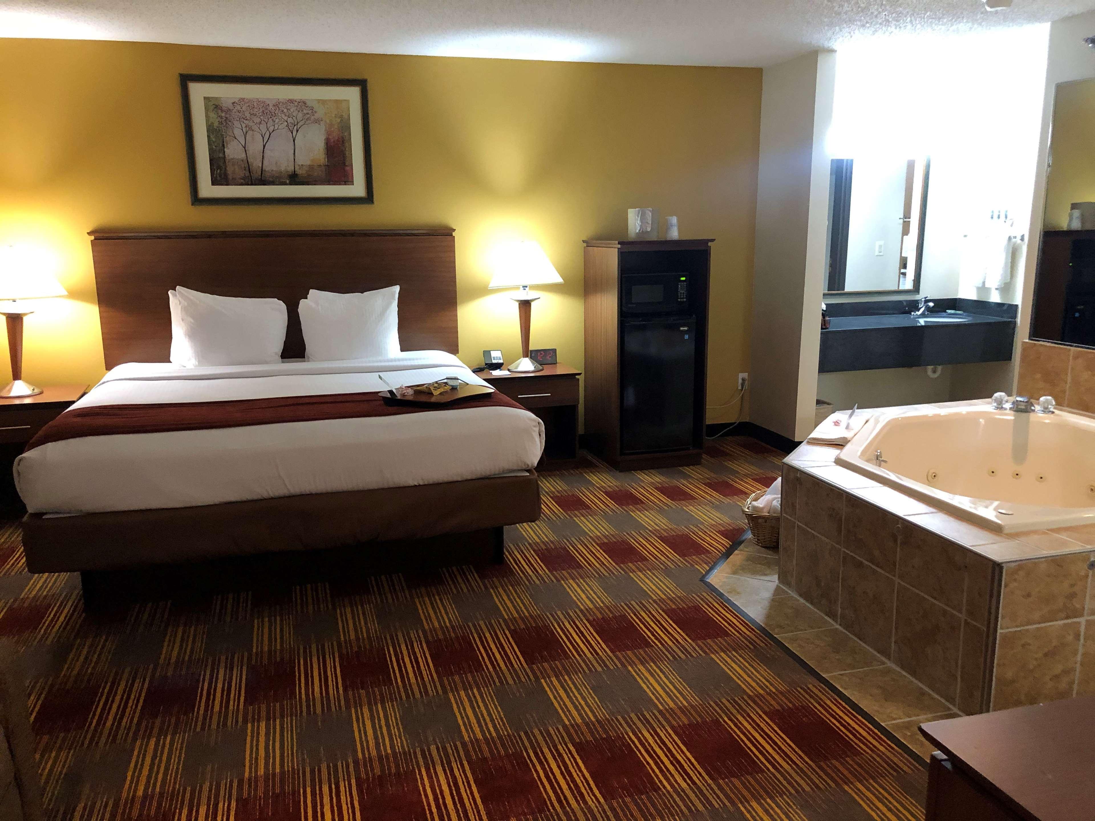 Best Western Lakewood Inn Hebron Extérieur photo