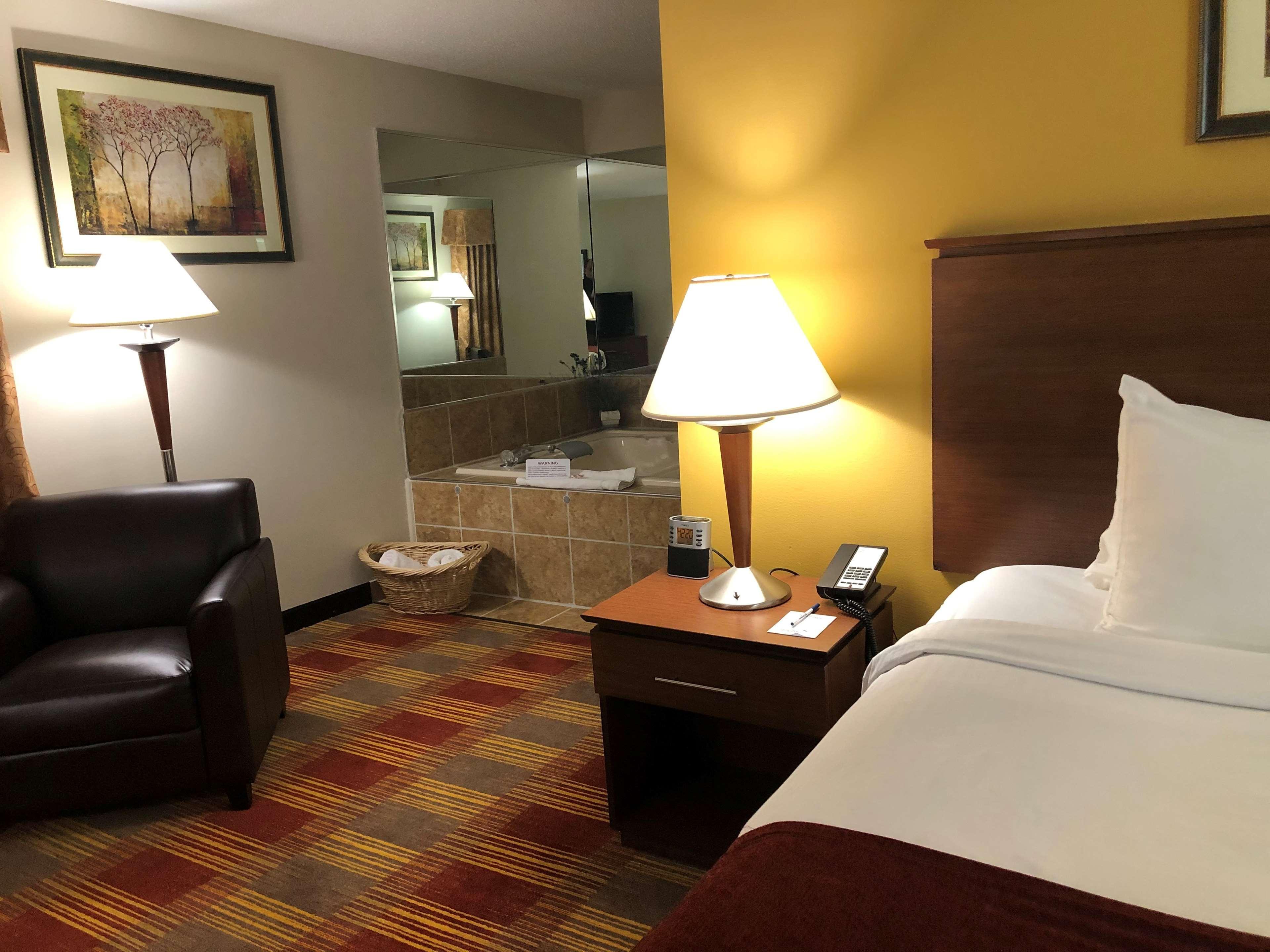 Best Western Lakewood Inn Hebron Extérieur photo