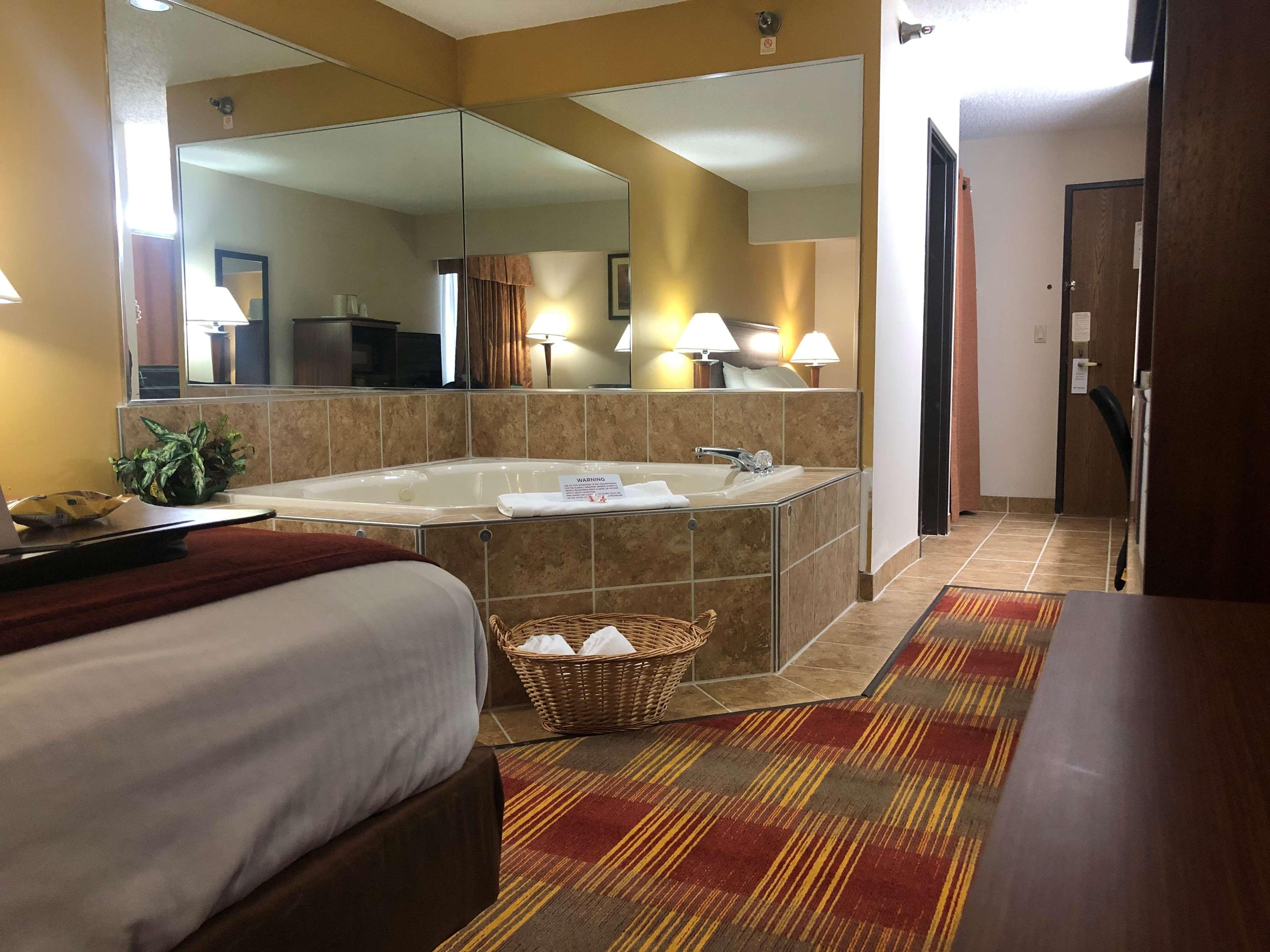 Best Western Lakewood Inn Hebron Extérieur photo