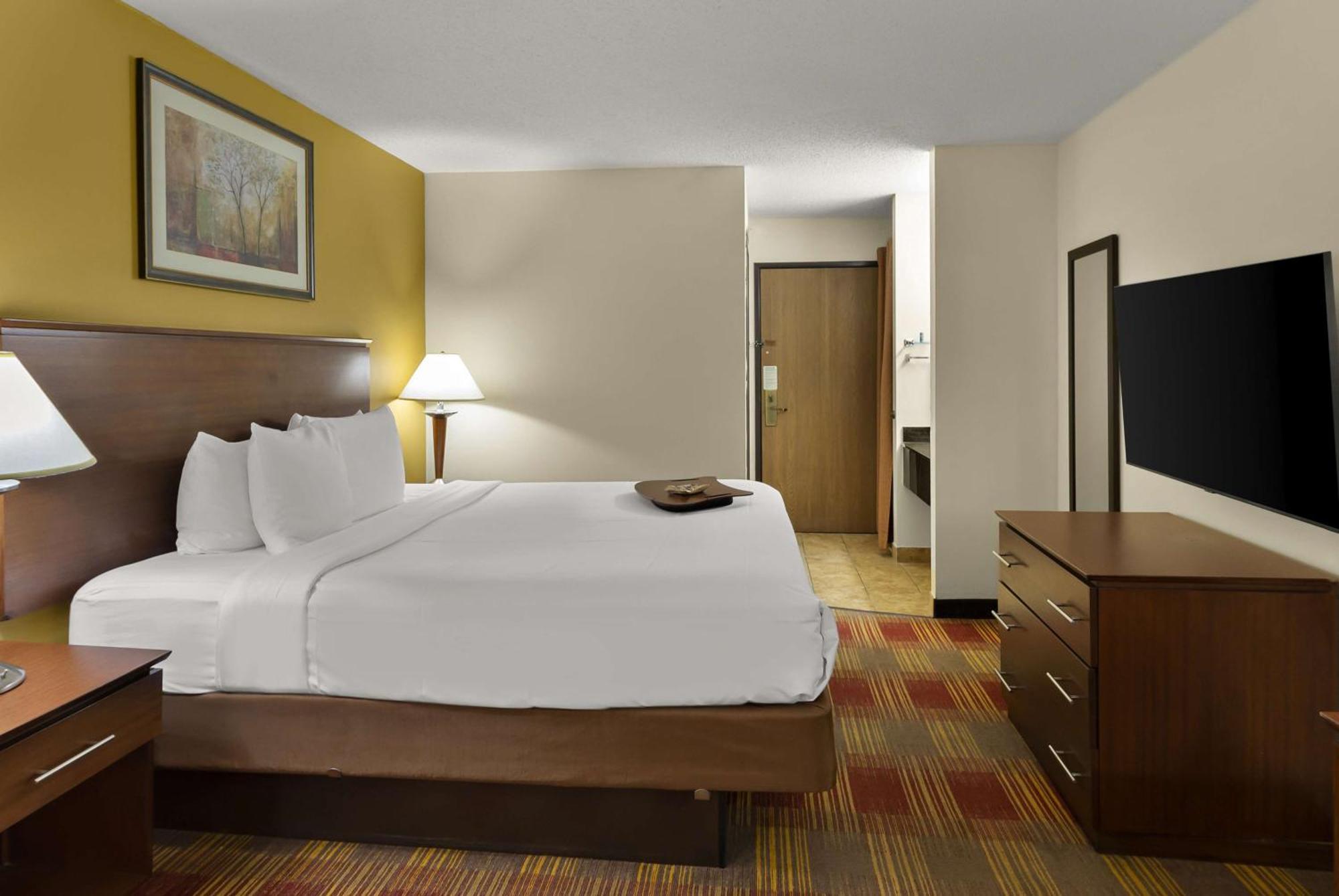 Best Western Lakewood Inn Hebron Extérieur photo
