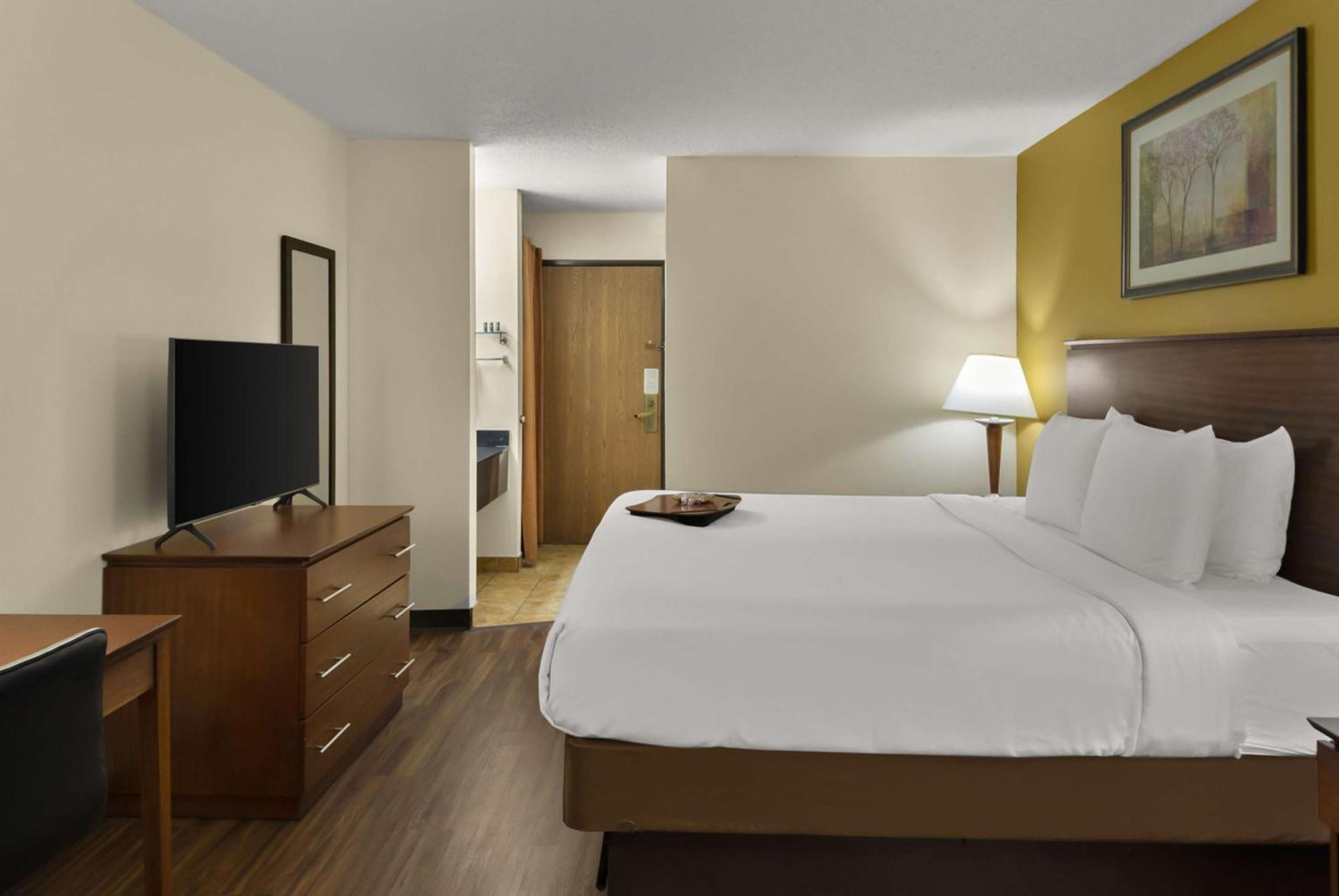 Best Western Lakewood Inn Hebron Extérieur photo