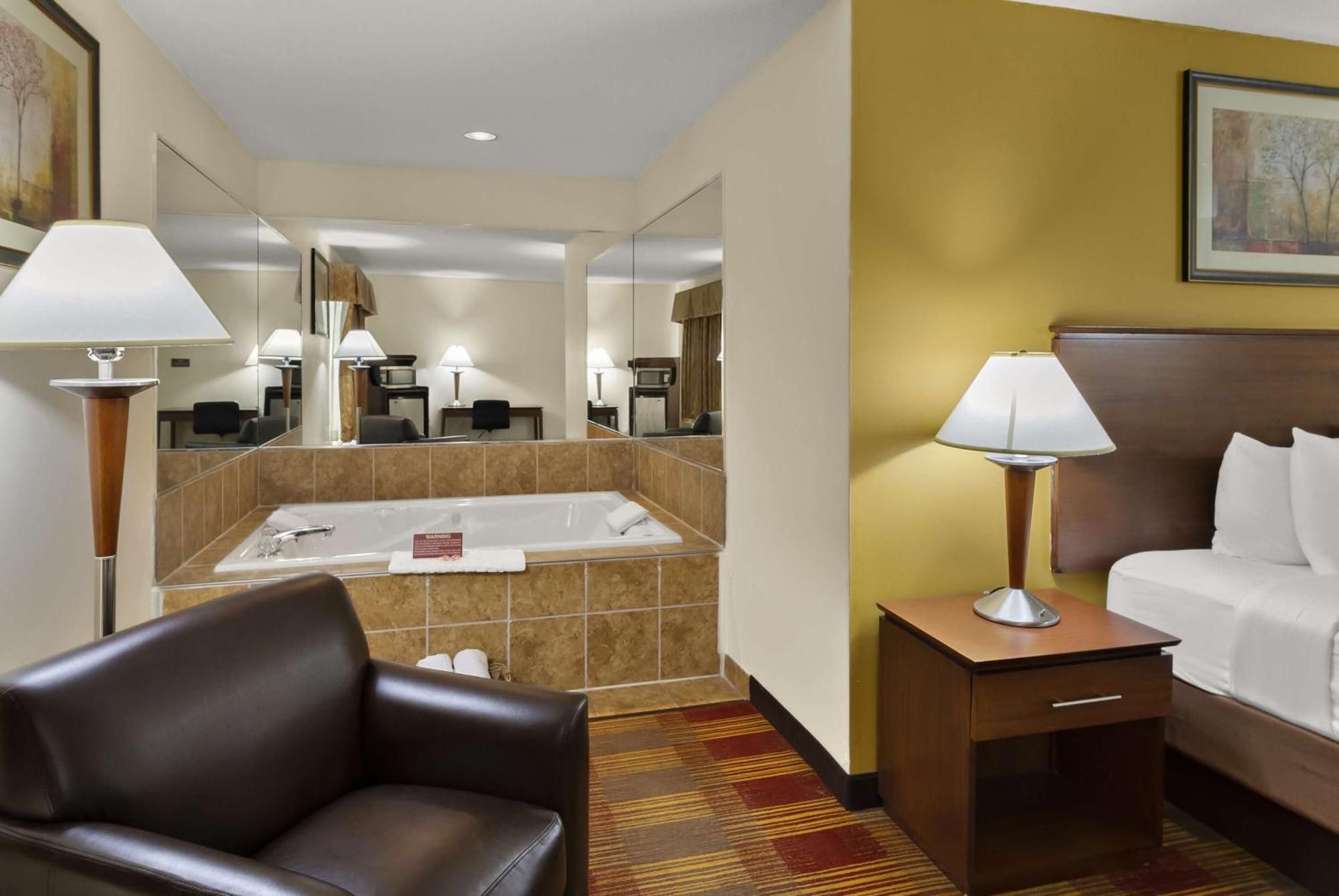 Best Western Lakewood Inn Hebron Extérieur photo