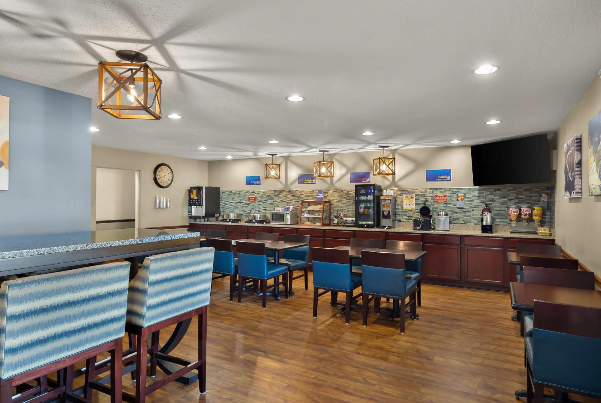 Best Western Lakewood Inn Hebron Extérieur photo