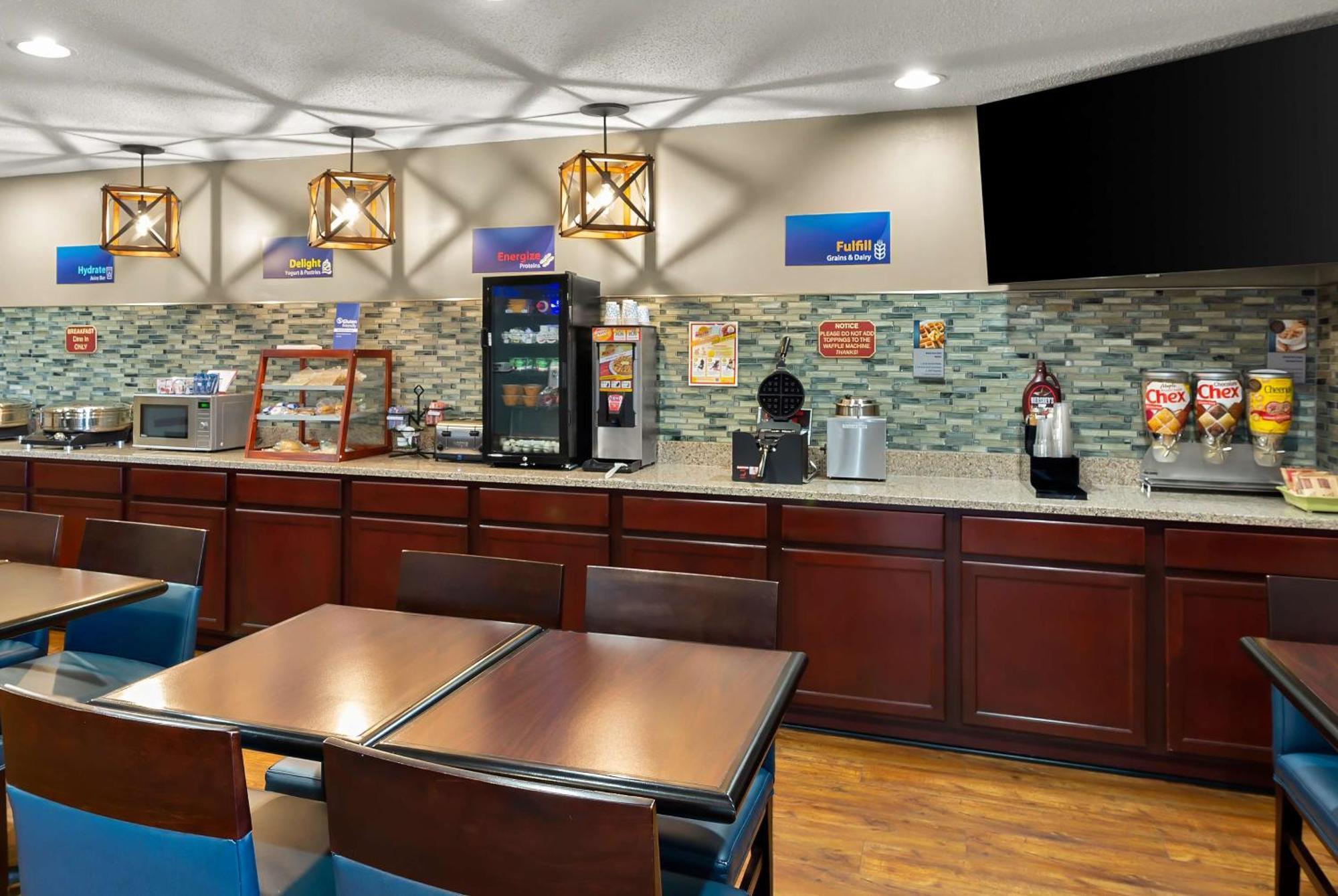 Best Western Lakewood Inn Hebron Extérieur photo