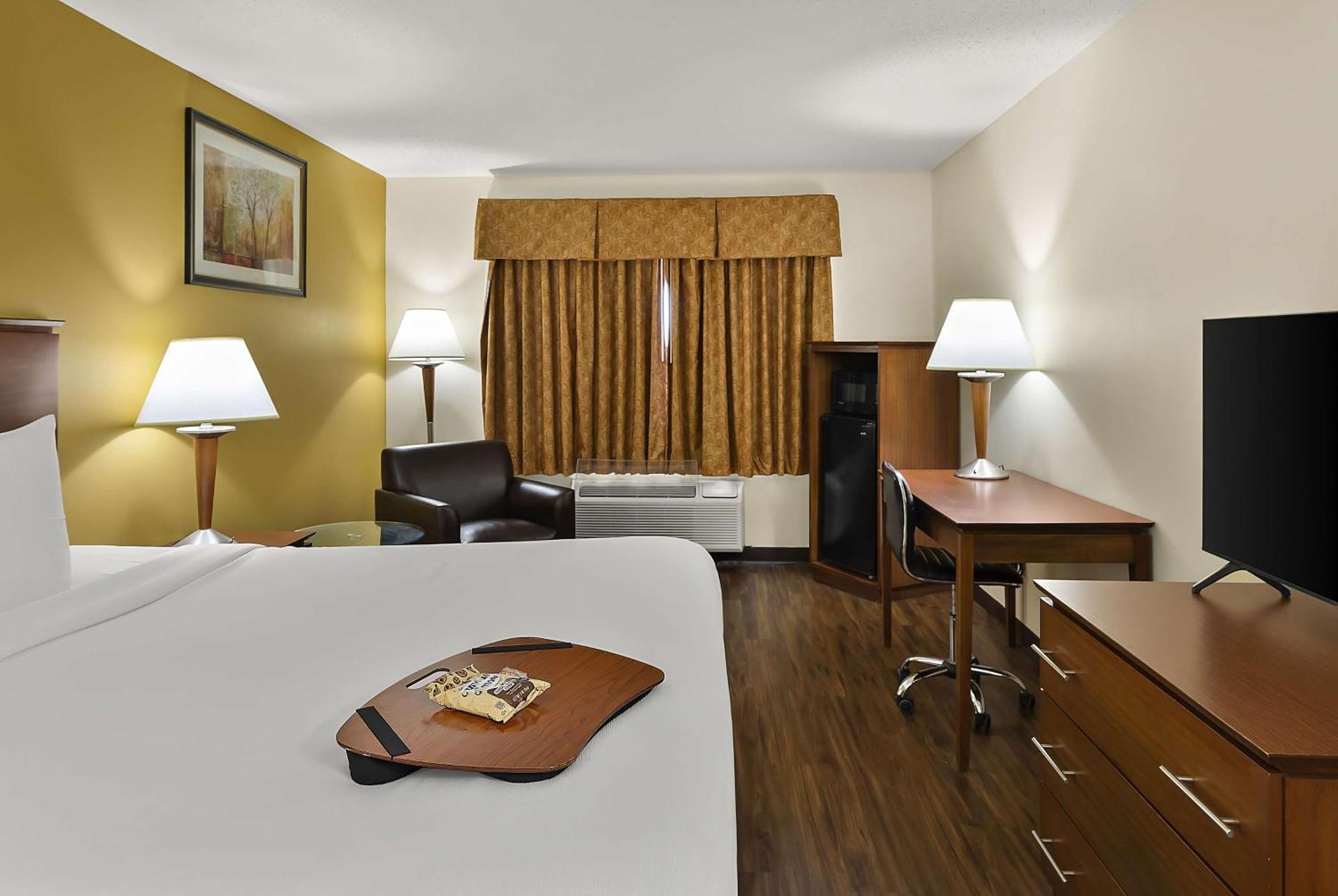 Best Western Lakewood Inn Hebron Extérieur photo