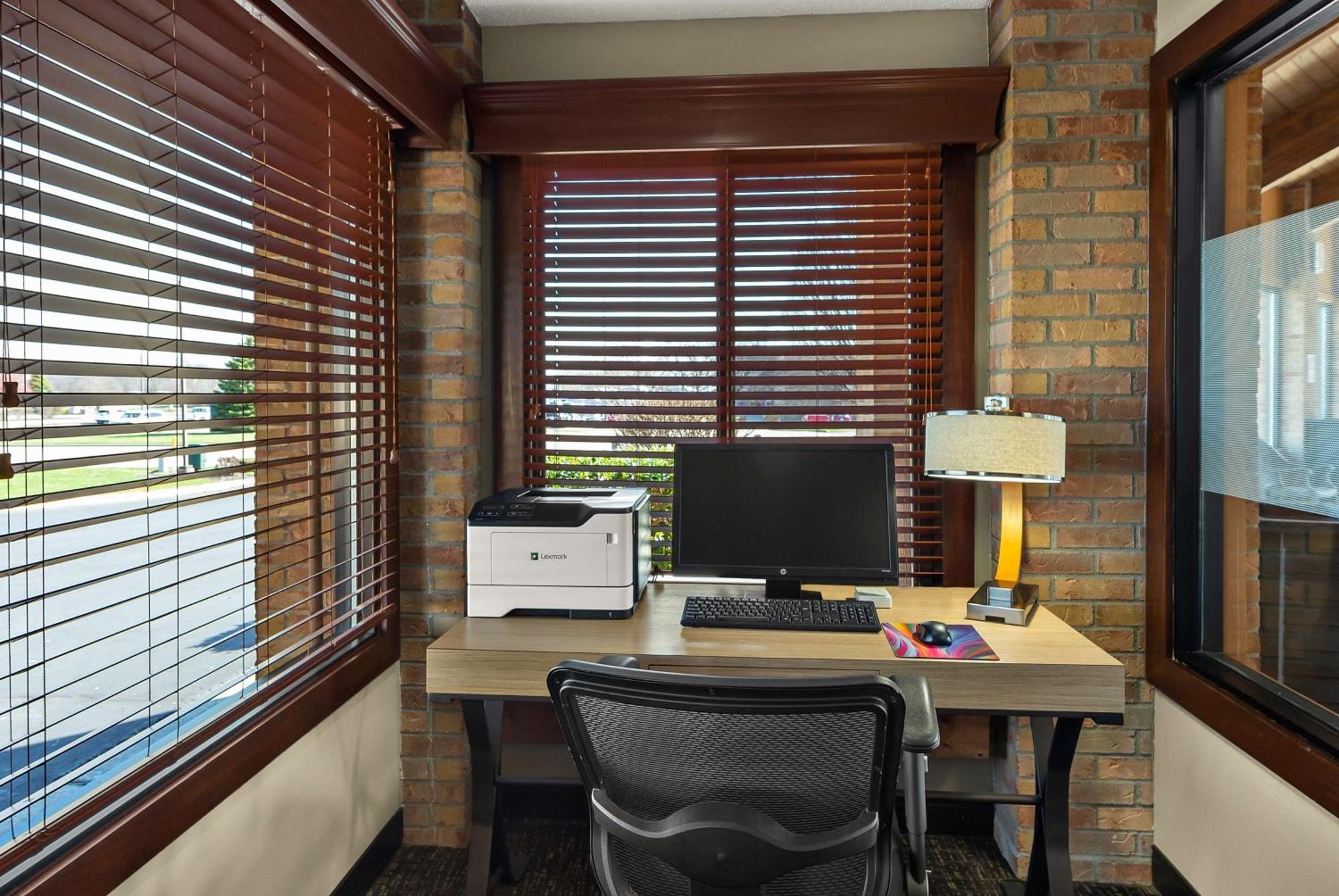 Best Western Lakewood Inn Hebron Extérieur photo